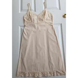Vintage Vanity Fair Peach Lingerie Slip Dress sz 34 adjustable straps lace trim
